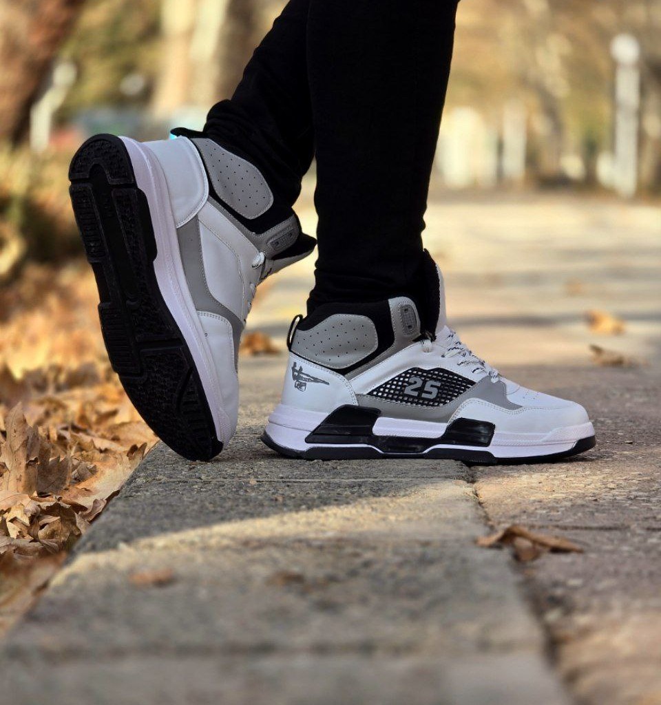 حراج شگفت انگیز  کفش اسپرت مردانه و پسرانه مدل جردن 25 رنگ مشکی سفید  زیره پیو کیفیت عالی با ارسال رایگان