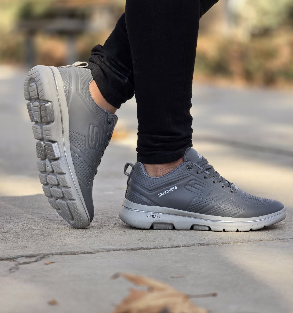 حراج فوق العاده  اسپرت پرطرفدار مردانه مدل اسکیچرز  رنگ مشکی زیره سفید شیک و خاص یه کار فوق العاده پر فروش با ارسال رایگان