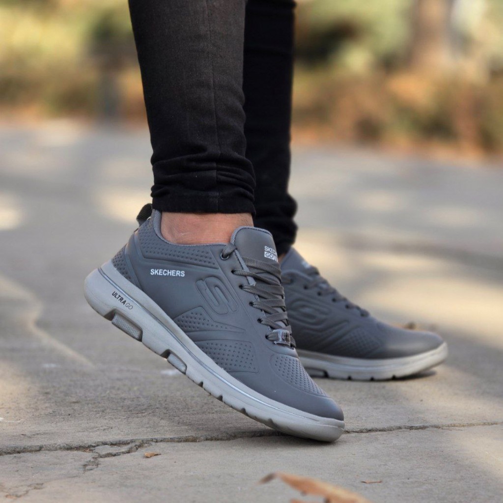 حراج فوق العاده  اسپرت پرطرفدار مردانه مدل اسکیچرز  رنگ مشکی زیره سفید شیک و خاص یه کار فوق العاده پر فروش با ارسال رایگان