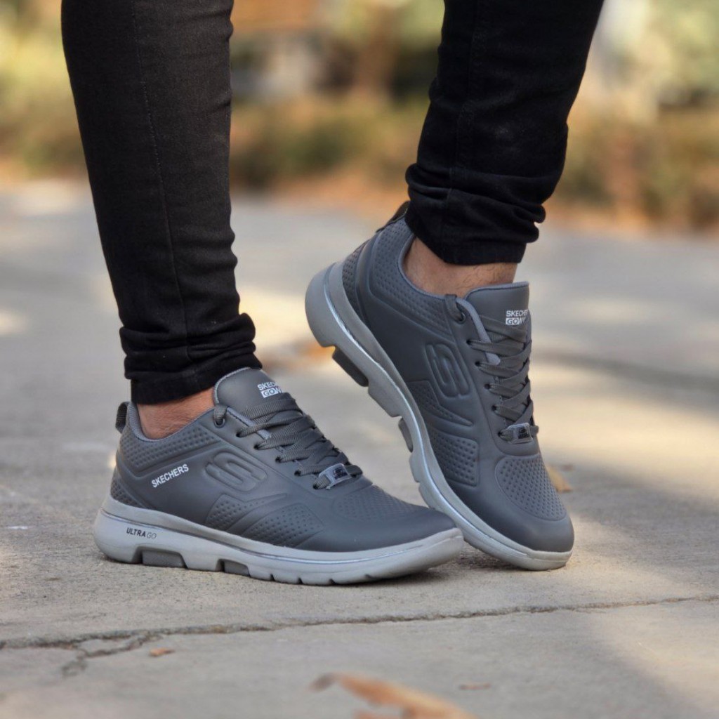 حراج فوق العاده  اسپرت پرطرفدار مردانه مدل اسکیچرز  رنگ مشکی زیره سفید شیک و خاص یه کار فوق العاده پر فروش با ارسال رایگان