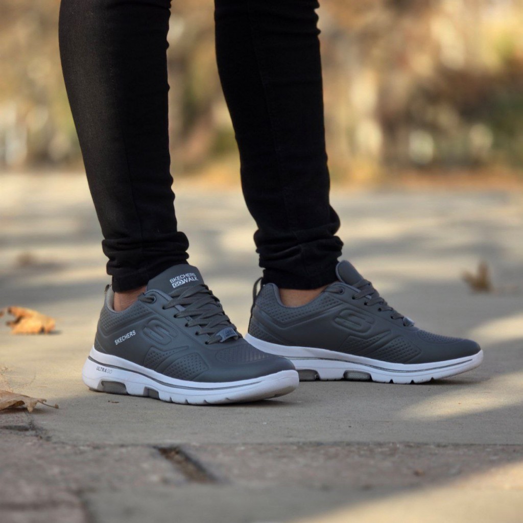 حراج واقعی کفش کتونی اسپرت مردانه و پسرانه مدل اسکیچرز رنگ سفید تمام فوق العاده زیبا و خوش پا با ارسال رایگان