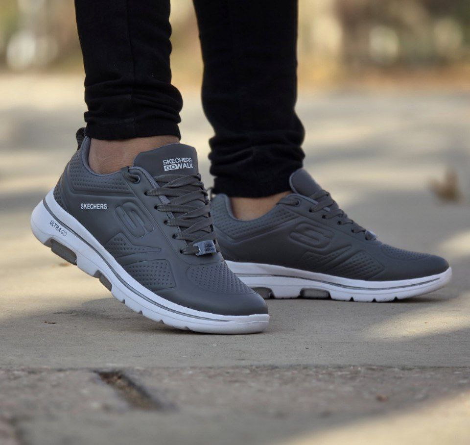 حراج واقعی کفش کتونی اسپرت مردانه و پسرانه مدل اسکیچرز رنگ سفید تمام فوق العاده زیبا و خوش پا با ارسال رایگان