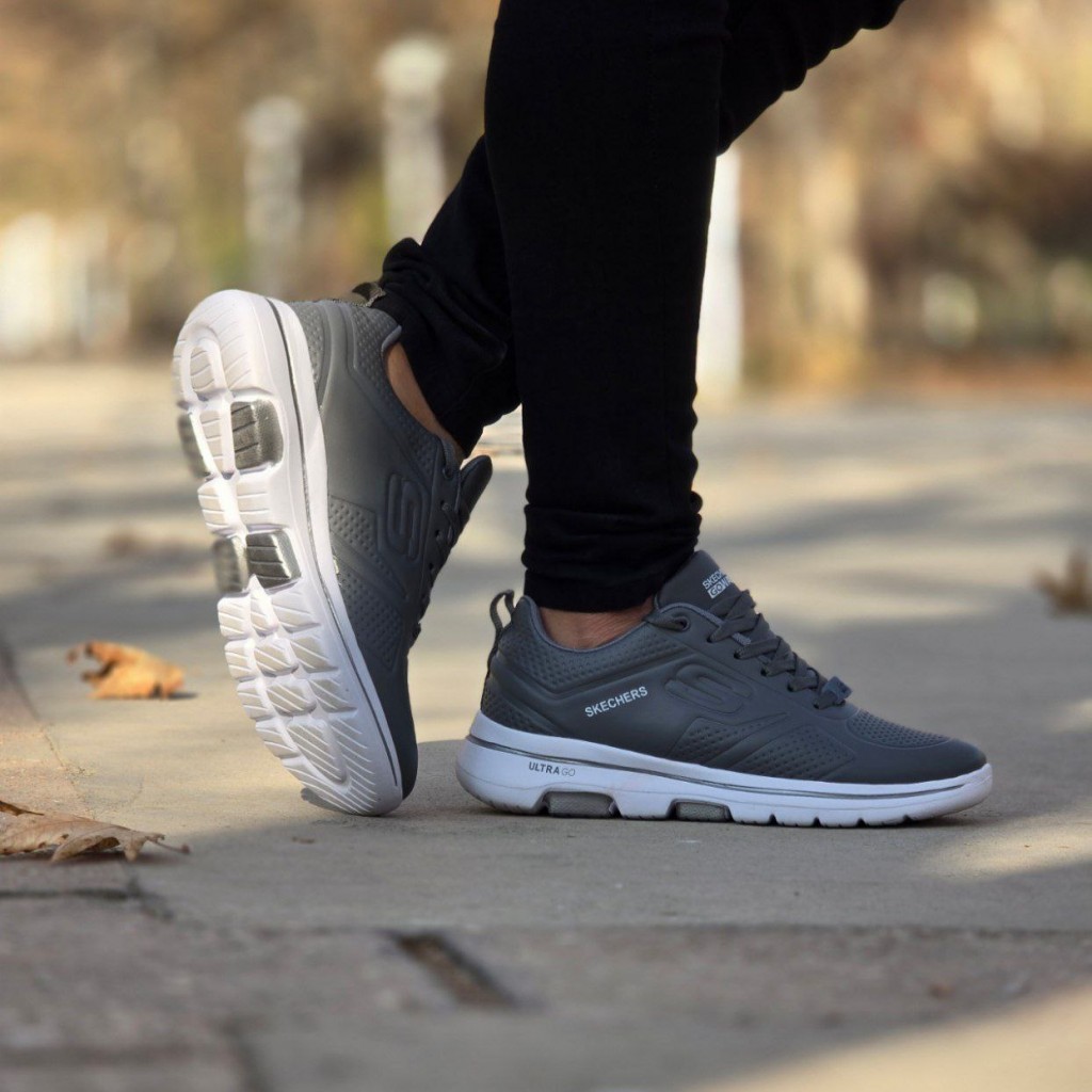 حراج واقعی کفش کتونی اسپرت مردانه و پسرانه مدل اسکیچرز رنگ سفید تمام فوق العاده زیبا و خوش پا با ارسال رایگان