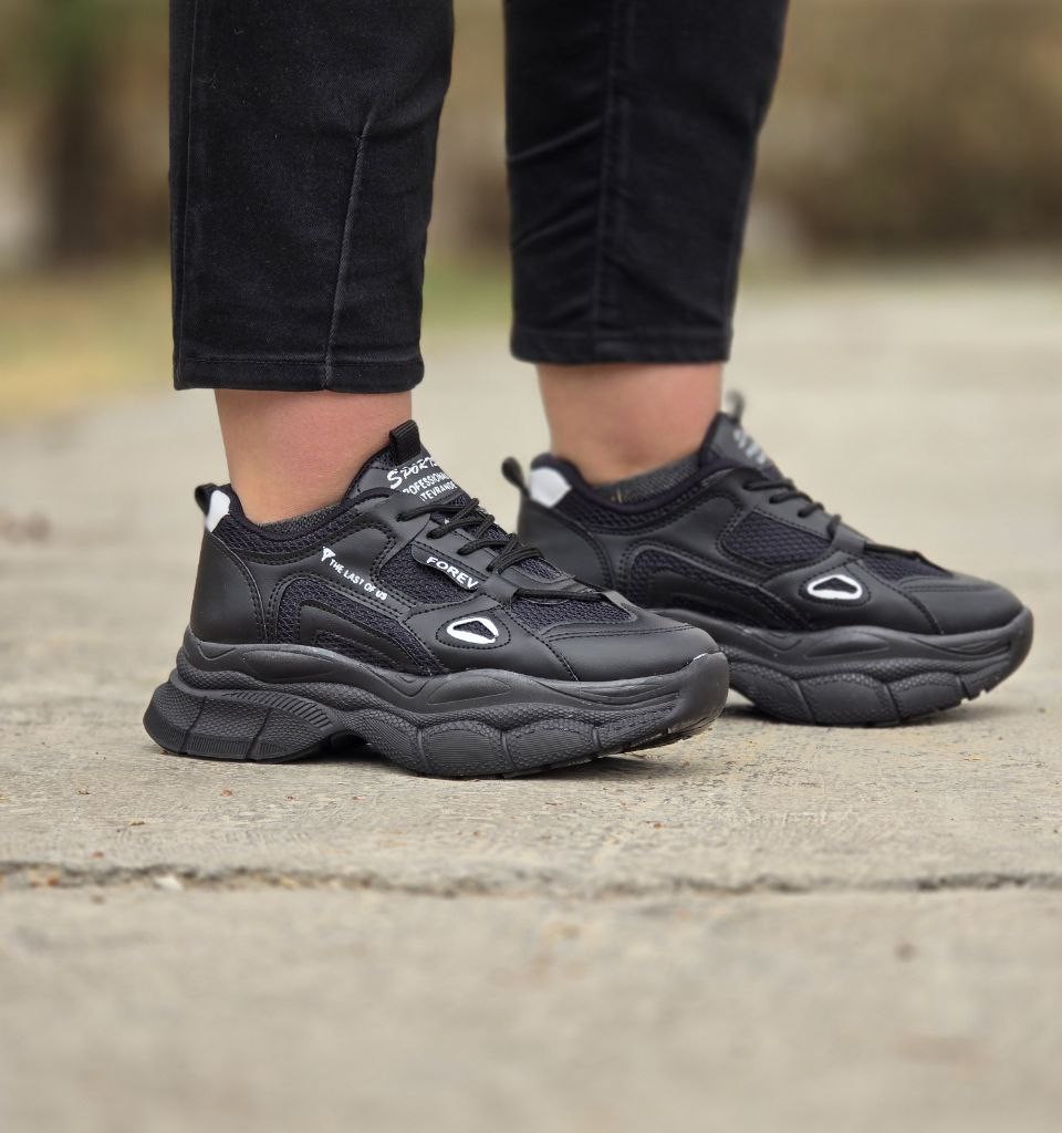 تخفیف ویژه  کفش اسپرت دخترانه مدل  رویگو  طرح جدید و خاص پسند  رنگ کرم قهوه ای فوق العاده جذااااب و خوش پابا ارسال رایگان