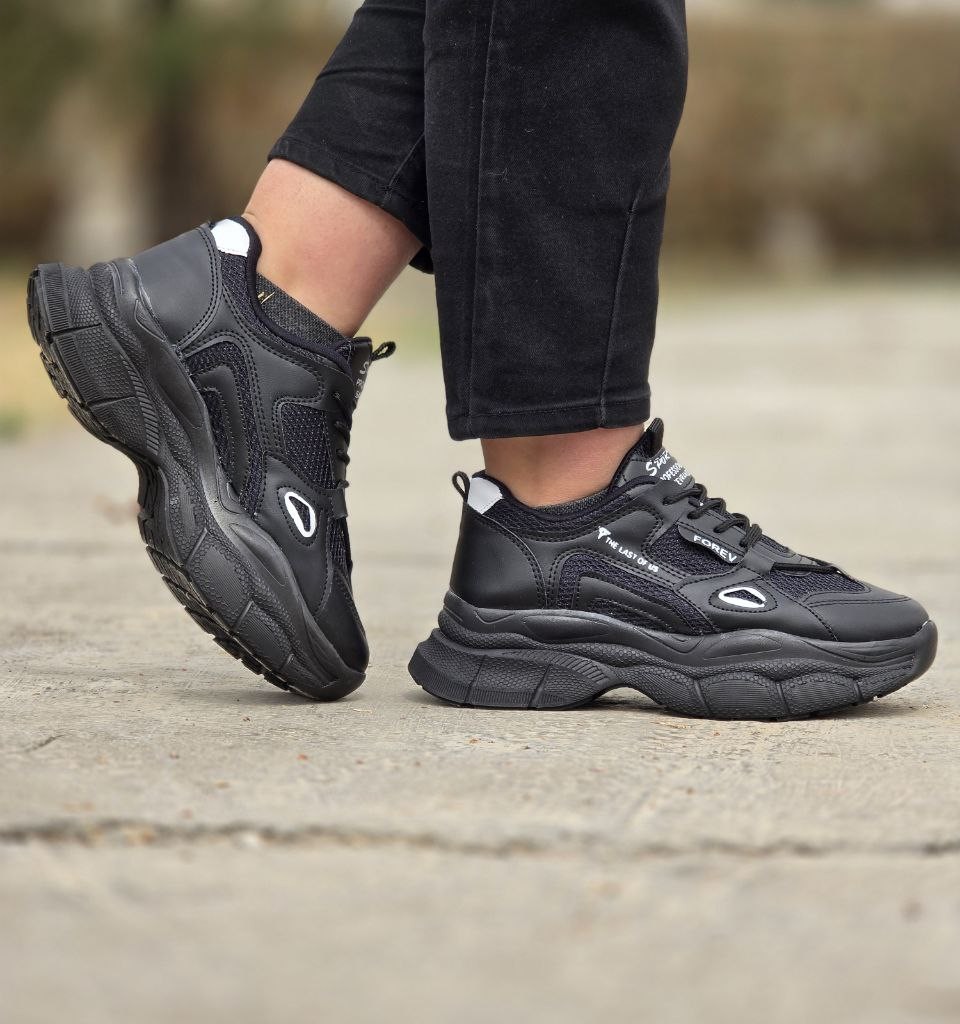 تخفیف ویژه  کفش اسپرت دخترانه مدل  رویگو  طرح جدید و خاص پسند  رنگ کرم قهوه ای فوق العاده جذااااب و خوش پابا ارسال رایگان