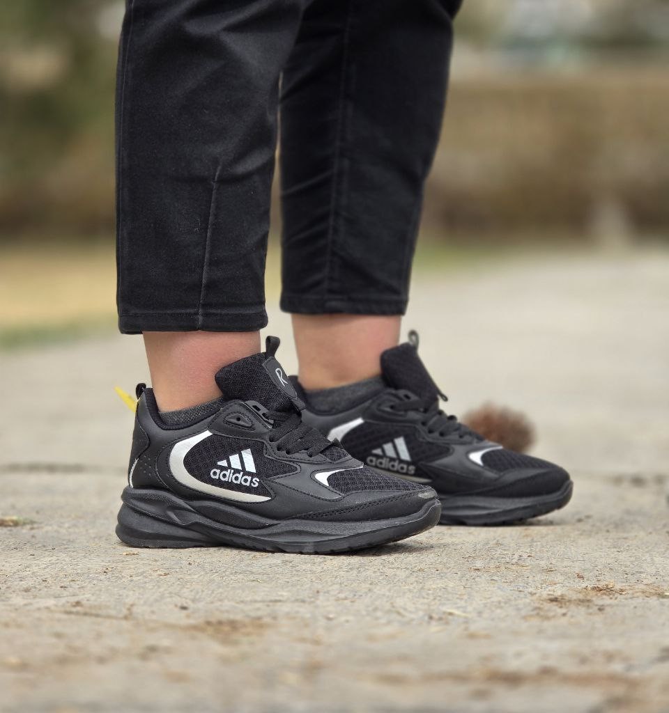 حراج ویژه کفش  کتونی اسپرت دخترانه زنانه مدل رامیلا زیبا و بادوام رنگ مشکی طوسی باارسال رایگان