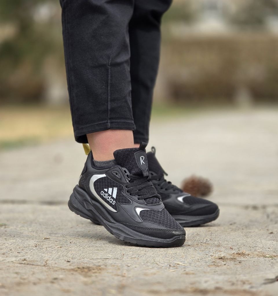 حراج ویژه کفش  کتونی اسپرت دخترانه زنانه مدل رامیلا زیبا و بادوام رنگ مشکی طوسی باارسال رایگان