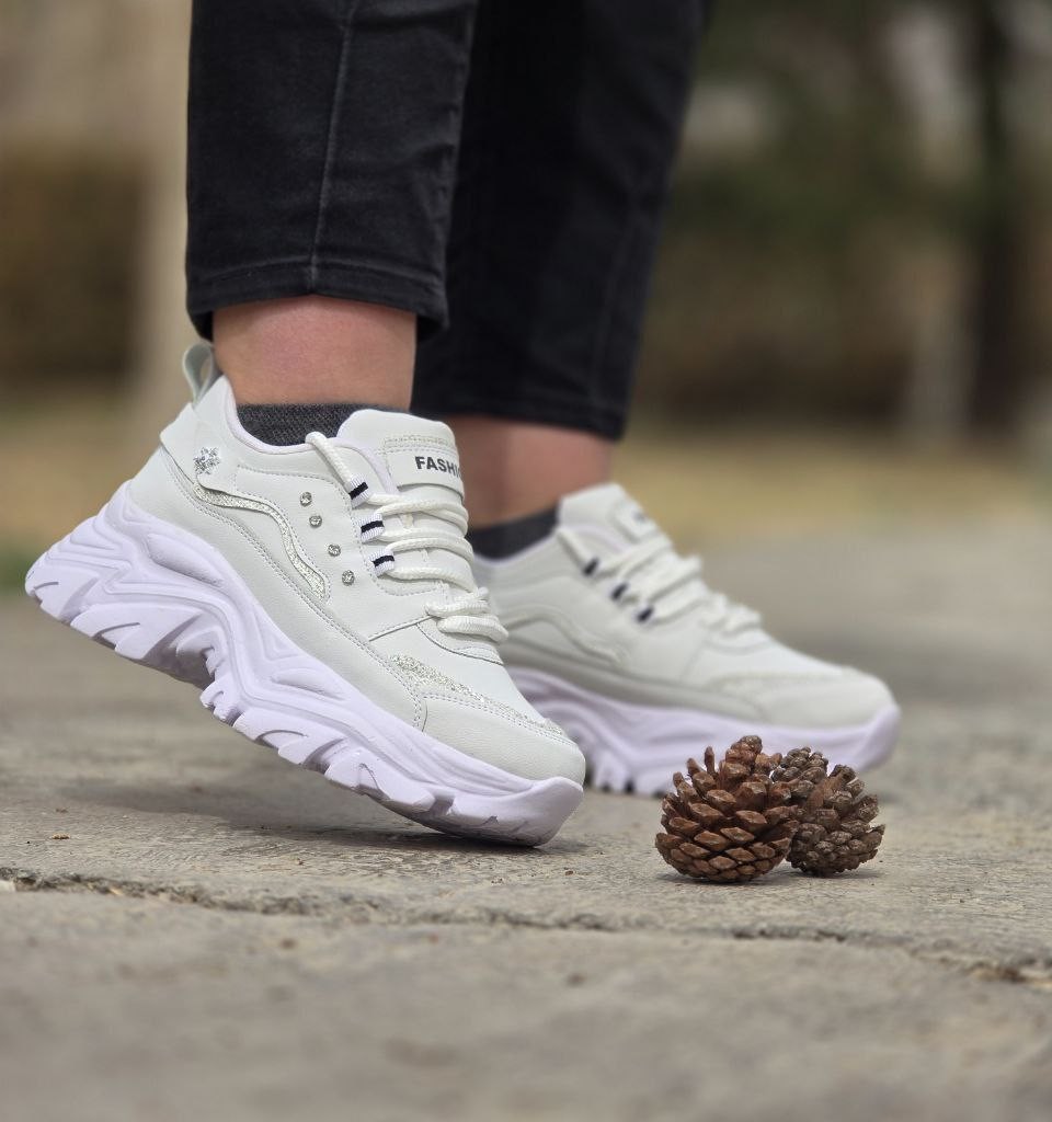 فروش جذاب کفش کتونی اسپرت دخترانه و زنانه مدل فشیون  رنگ کرم سبز بی نهایت زیبا و ترند با ارسال رایگان