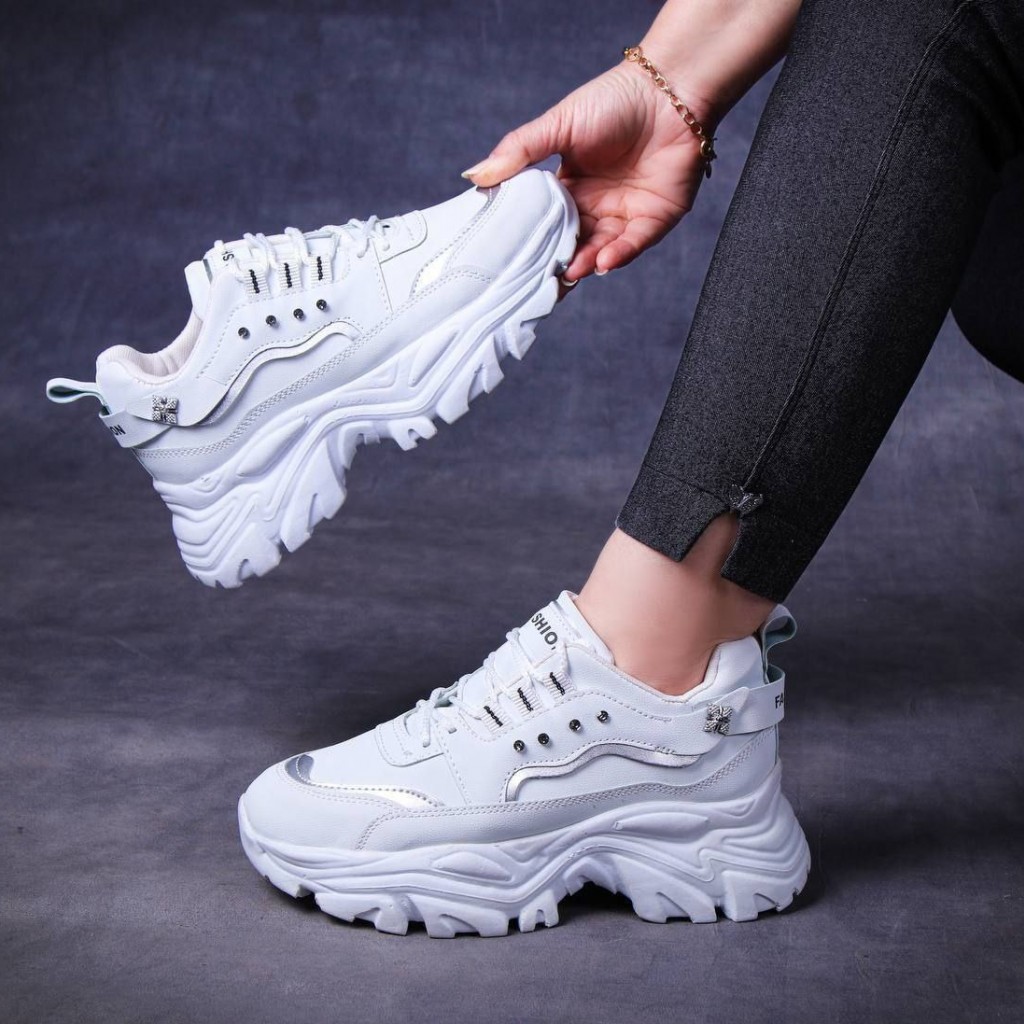 فروش جذاب کفش کتونی اسپرت دخترانه و زنانه مدل فشیون  رنگ کرم سبز بی نهایت زیبا و ترند با ارسال رایگان