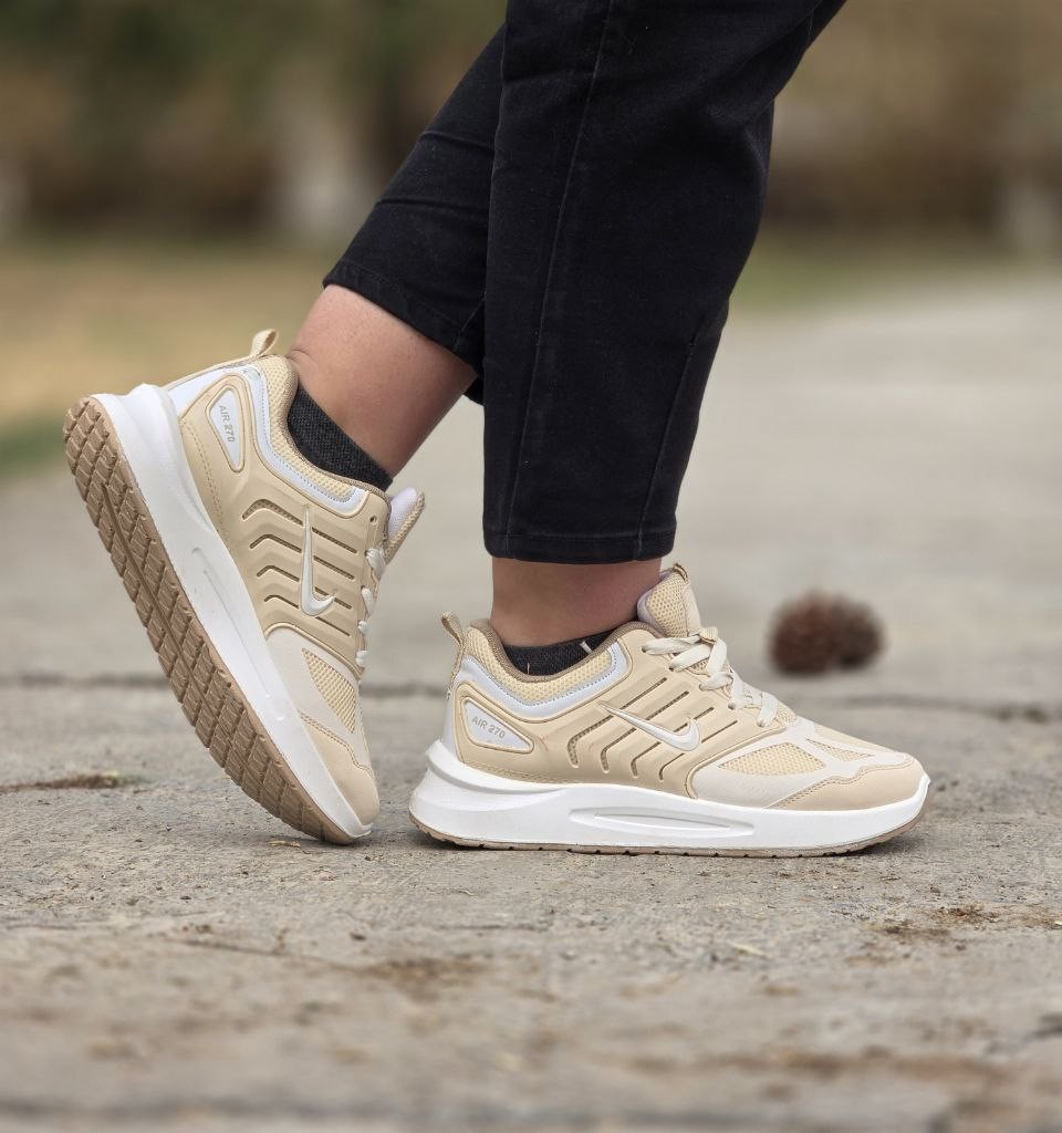 حراج کفش اسپرت دخترانه زنانه مدل جدیدرامیلا نایک با دوام عالی رنگ کرمی سفید باارسال رایگان