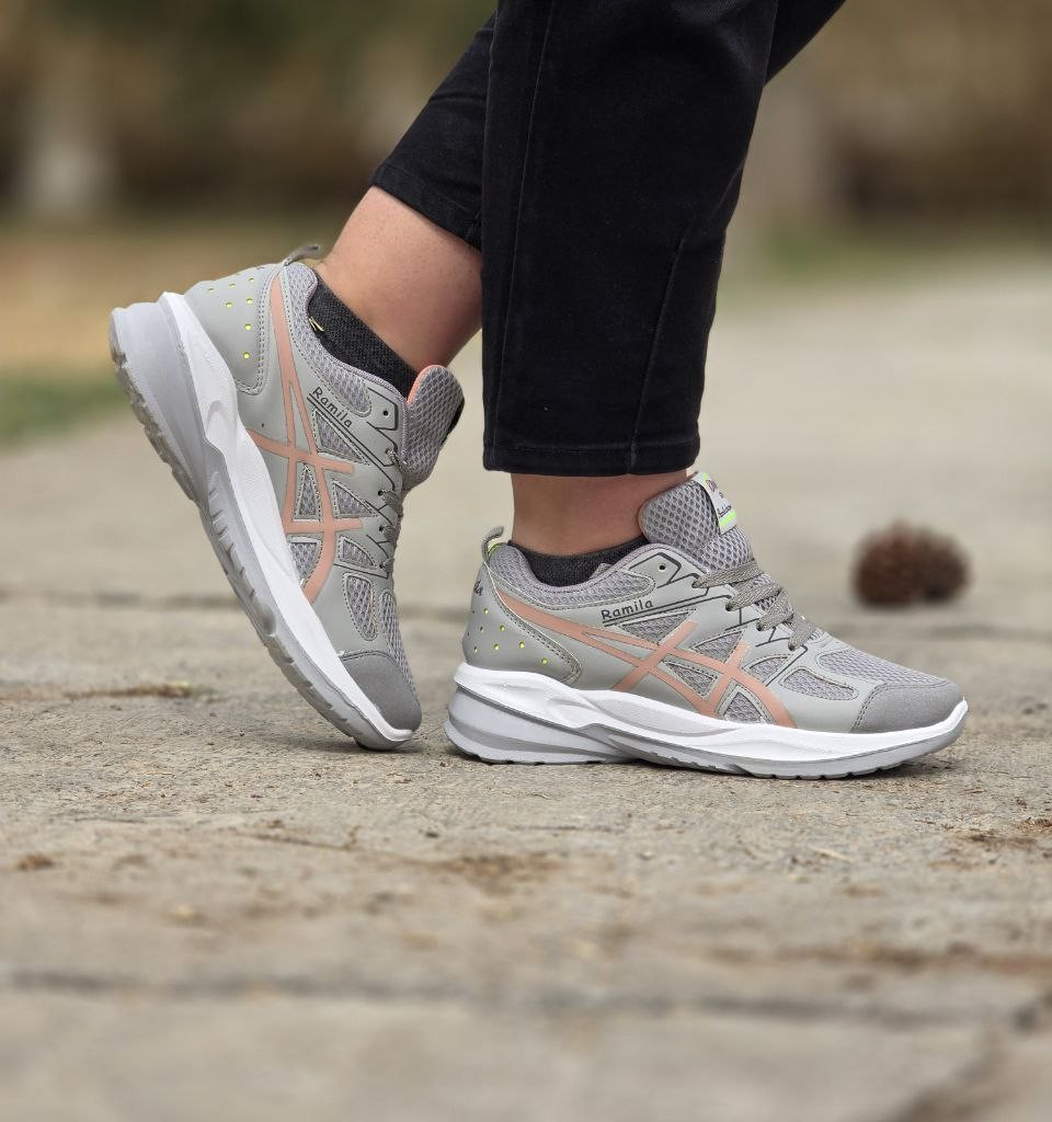 فروش بی نظیر کفش  کتونی اسپرت دخترانه زنانه مدل جدیدرامیلا آسیکس سبک و مقاوم رنگ طوسی کرم باارسال رایگان