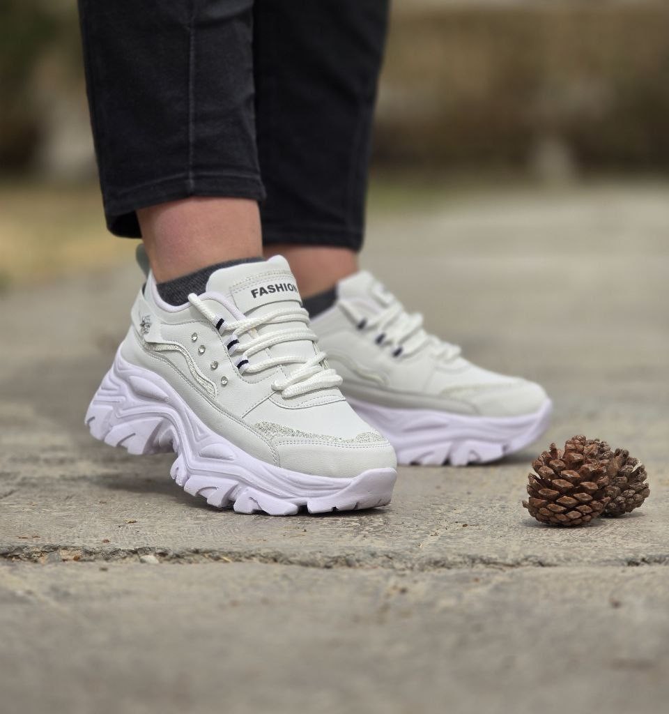 فروش استثنایی کفش کتونی اسپرت دخترانه و زنانه مدل  فشیون نگینی  شیک و دلبر رنگ سفید  با ارسال رایگان