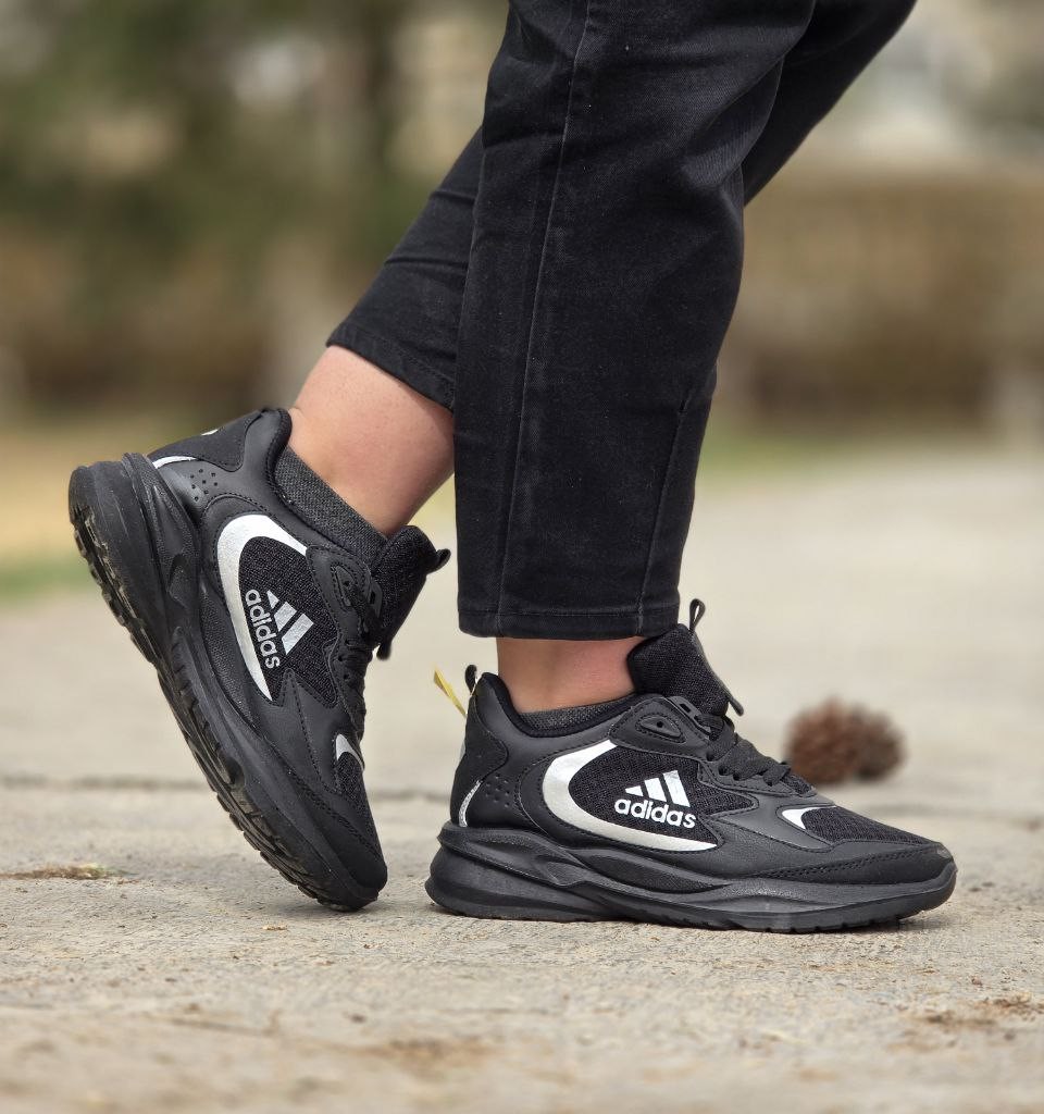 فروش واقعی  کفش  کتونی اسپرت دخترانه زنانه مدل رامیلا آدیداس جدید و باکیفیت رنگ مشکی نقره ای  باارسال رایگان