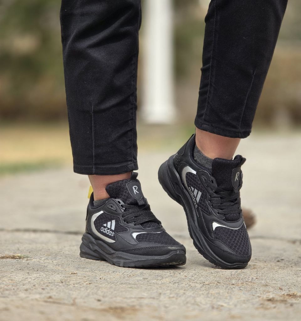 تخفیف ویژه کفش  کتونی اسپرت دخترانه زنانه مدل رامیلا آدیداس با کیفیتی عالی رنگ مشکی نقره ای  باارسال رایگان