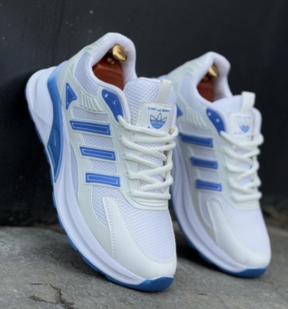 تخفیف بی نظیر کفش  مردانه  پسرانه مدل  ادیداس سبک و راحت رنگ سفید آبی  باارسال رایگان