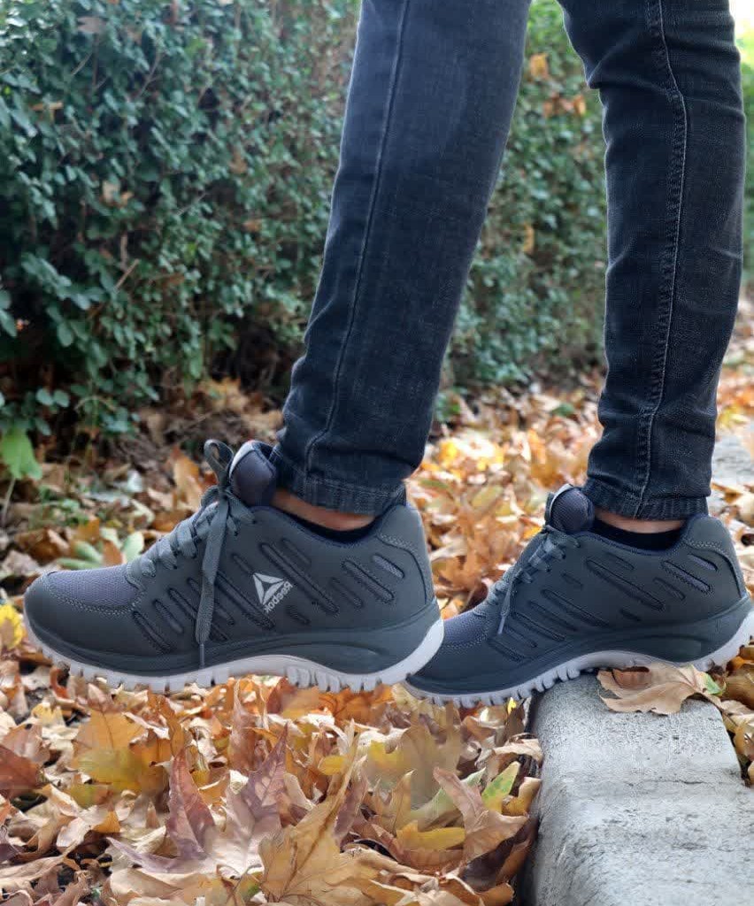 حرااا ج استثنایی کفش  اسپرت مردانه پسرانه مدل ریبوک زیره  پیو تزریق جنس فوق العاده عالی   سورمه ای با ارسال رایگان