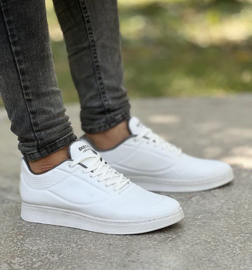 تخفیف فوق العاده  کفش اسپرت مردانه مدل اسکیچرز  بسیار محکم و جذاب رنگ سفید ارسال رایگان