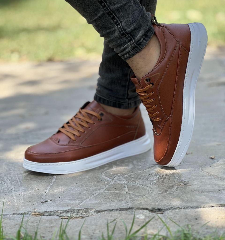 فروش  ویژه کفش اسپرت مردانه مدل ونس پرفروش و به روز رنگ قهوه ای زیره سفید  باارسال رایگان3486