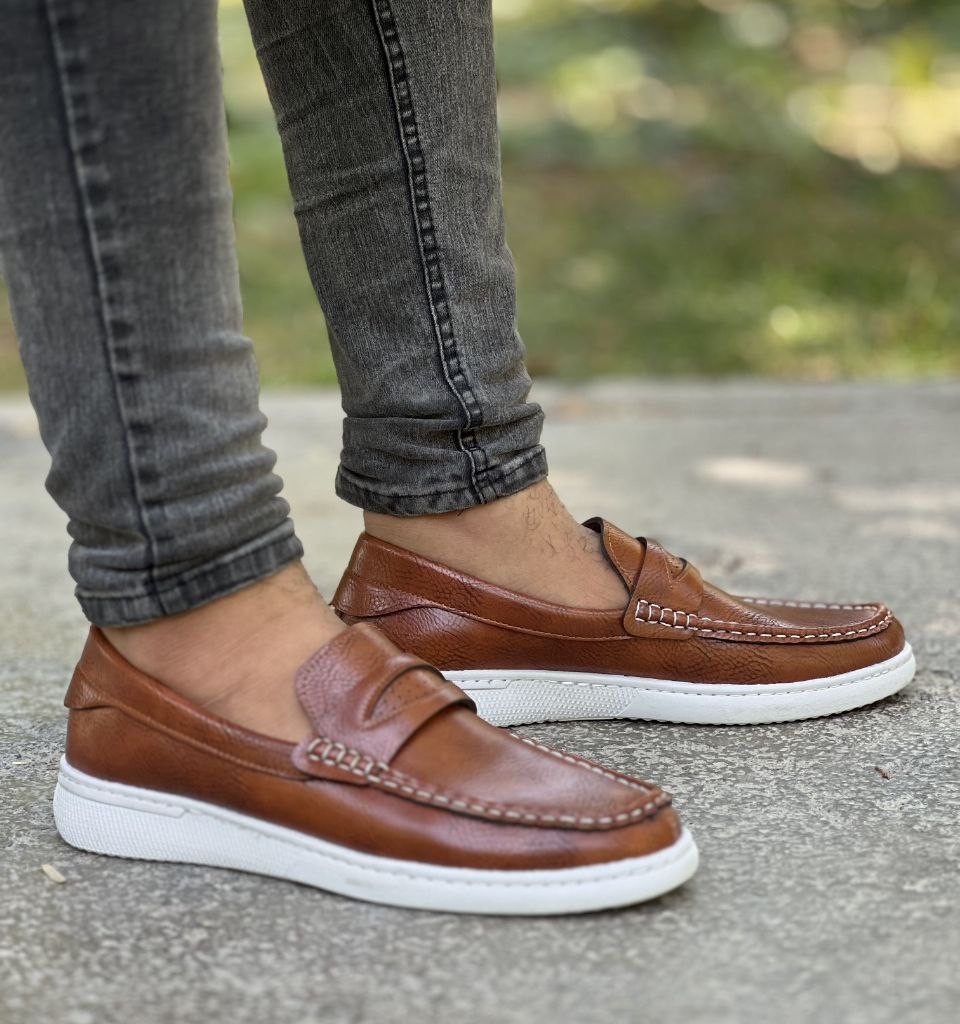 حراج ارزان کفش  کالج مردانه پسرانه  جذاب و شیک رنگ قهوه ای  باارسال رایگان