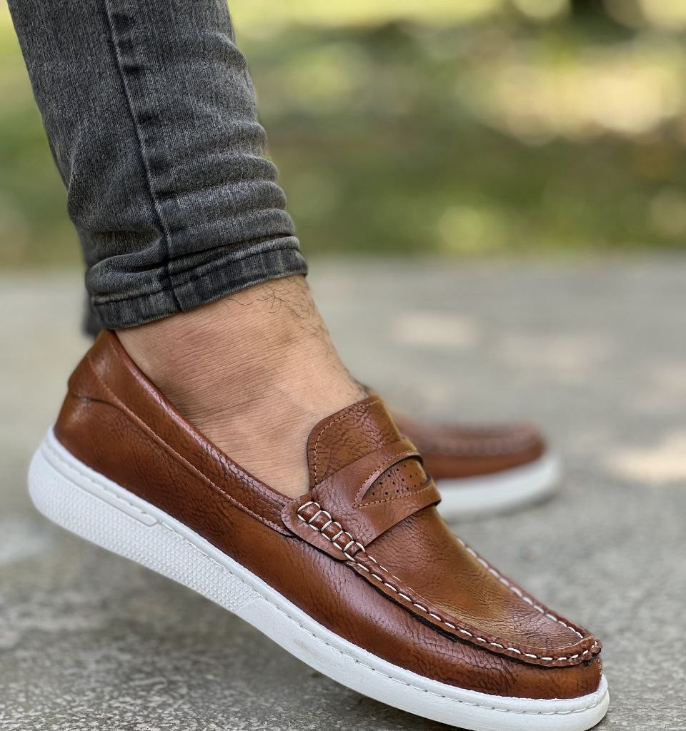 حراج ارزان کفش  کالج مردانه پسرانه  جذاب و شیک رنگ قهوه ای  باارسال رایگان