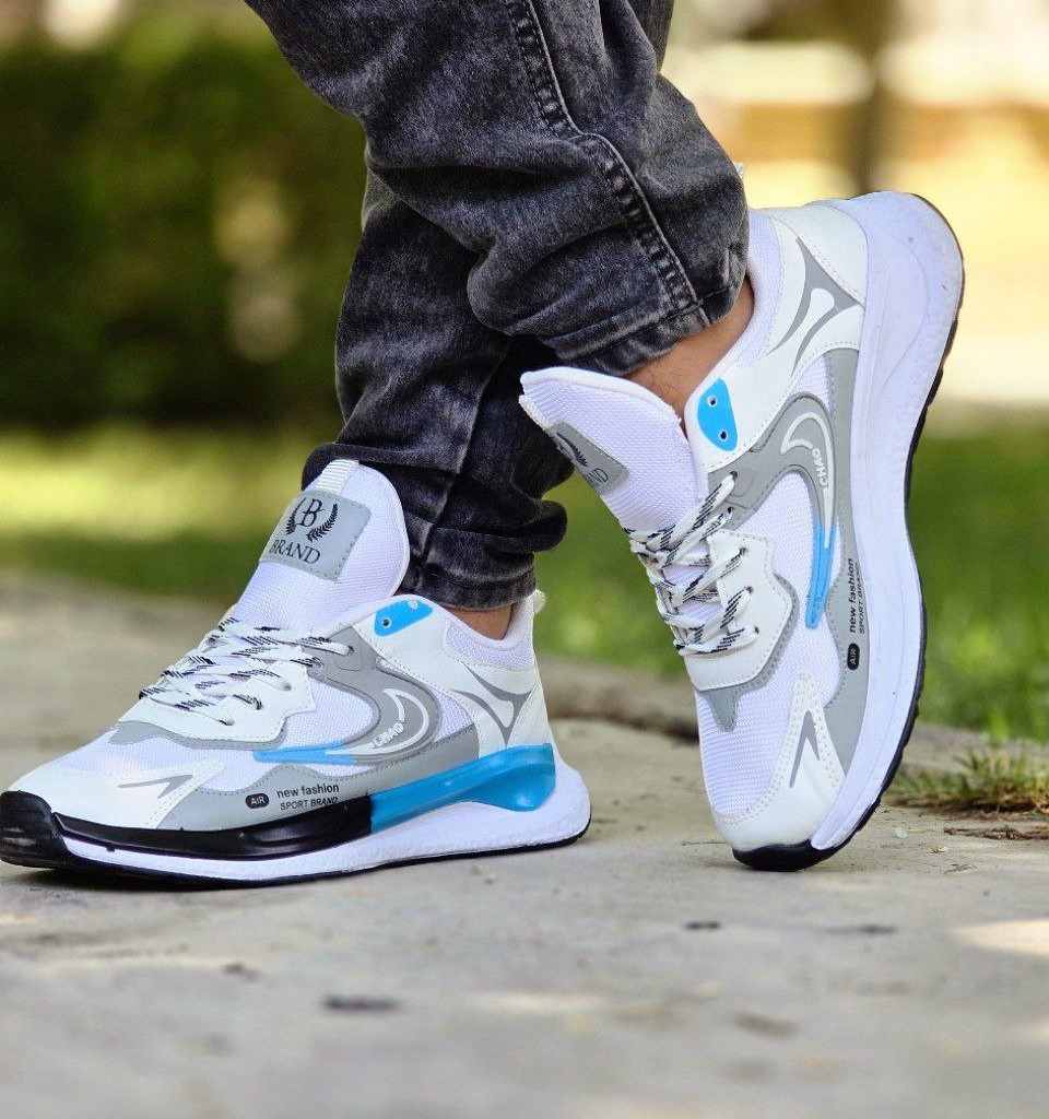 فروش ویژه کفش  مردانه  پسرانه مدل نایک  جذاب و با کیفیت رنگ سفید طوسی  باارسال رایگان