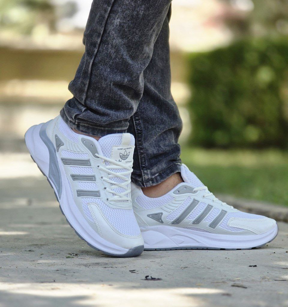 تخفیف فوق العاده   کفش اسپرت مردانه  و پسرانه مدل آدیداس رنگ سفید  طوسی  راحت   با ارسال رایگان