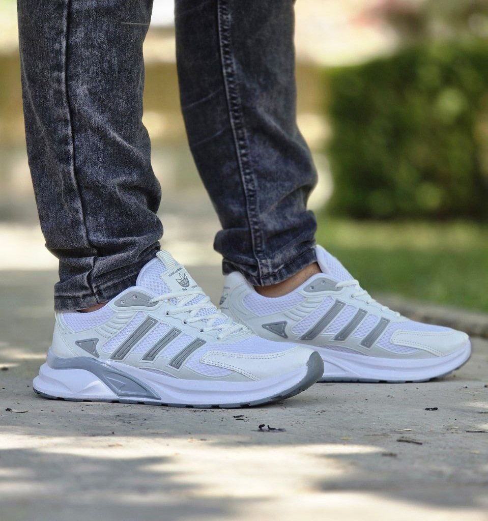 فروش ویژه   کفش اسپرت ونس مردانه  و پسرانه مدل آدیداس رنگ سفید  مشکی فوق العاده راحت و شیک  با ارسال رایگان