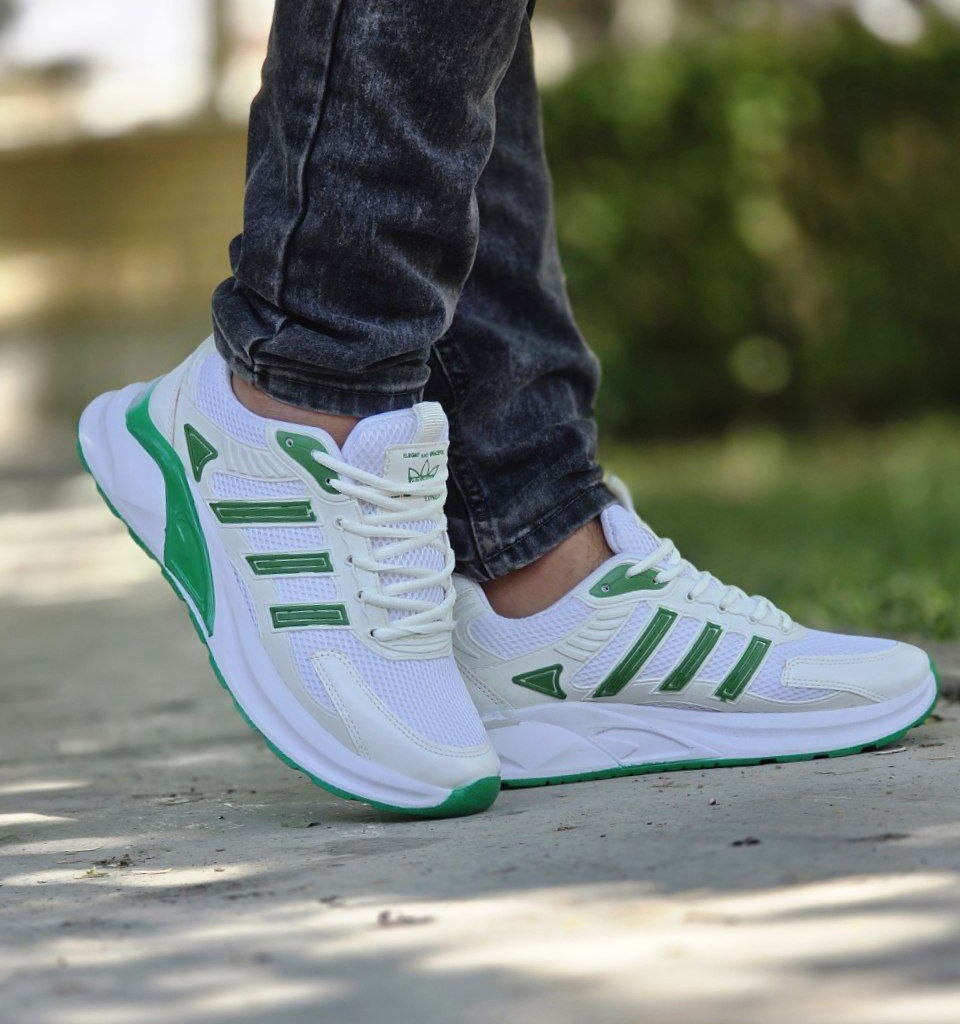 تخفیف فوق العاده   کفش اسپرت مردانه  و پسرانه مدل آدیداس رنگ سفید  طوسی  راحت   با ارسال رایگان