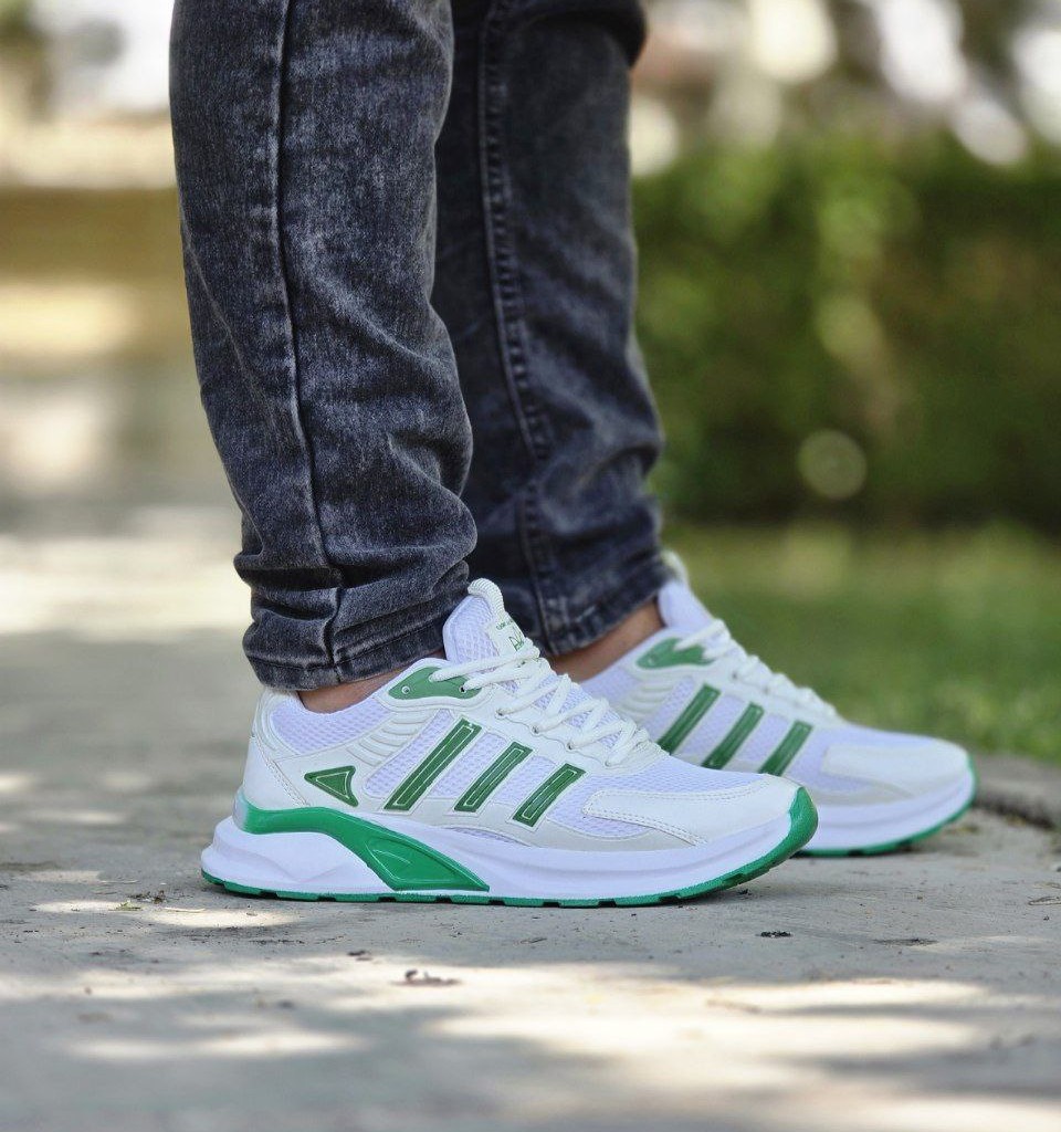 تخفیف فوق العاده   کفش اسپرت مردانه  و پسرانه مدل آدیداس رنگ سفید  طوسی  راحت   با ارسال رایگان