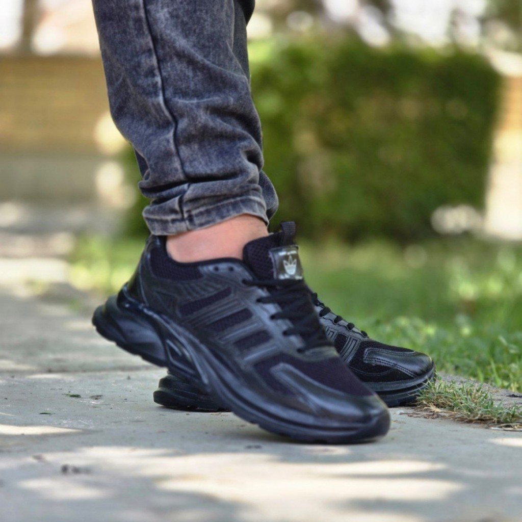 حراج خاص  کفش اسپرت مردانه  و پسرانه مدل آدیداس  شیک و خاص رنگ طوسی مشکی   با ارسال رایگان