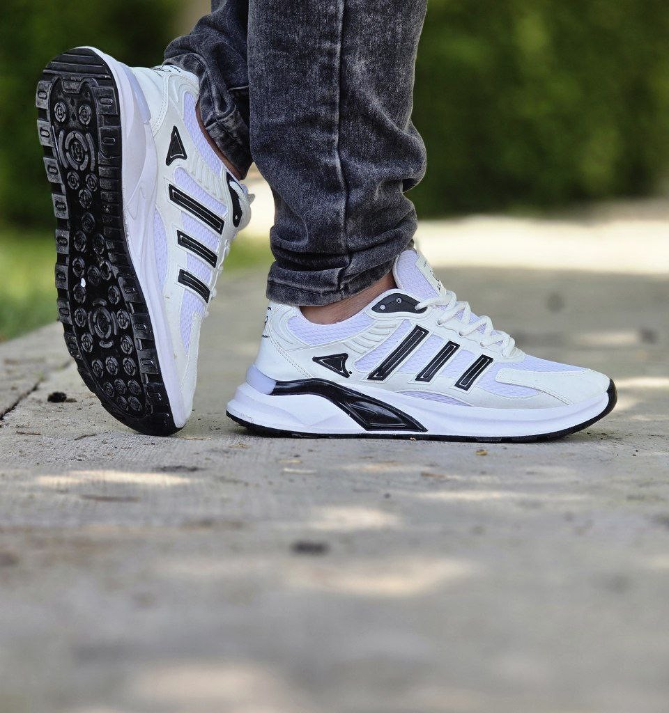 تخفیف فوق العاده   کفش اسپرت مردانه  و پسرانه مدل آدیداس رنگ سفید  طوسی  راحت   با ارسال رایگان