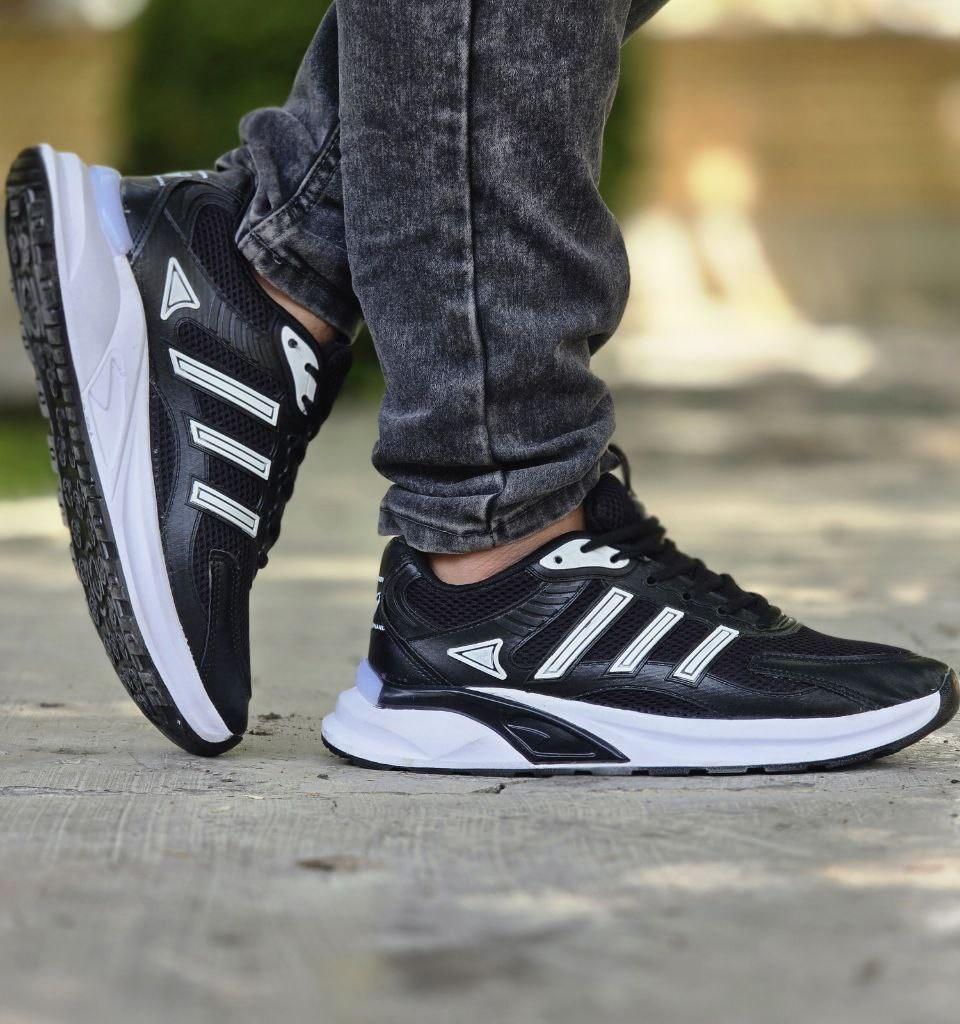 فروش ویژه  کفش اسپرت مردانه  و پسرانه مدل آدیداس  راحت و خاص رنگ سفید  مشکی     با ارسال رایگان