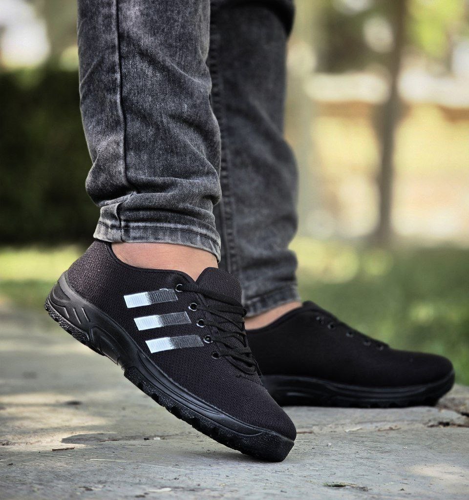 حراج واقعی کفش  مردانه  پسرانه مدل  ادیداس نرم و راحت رنگ مشکی سفید  باارسال رایگان