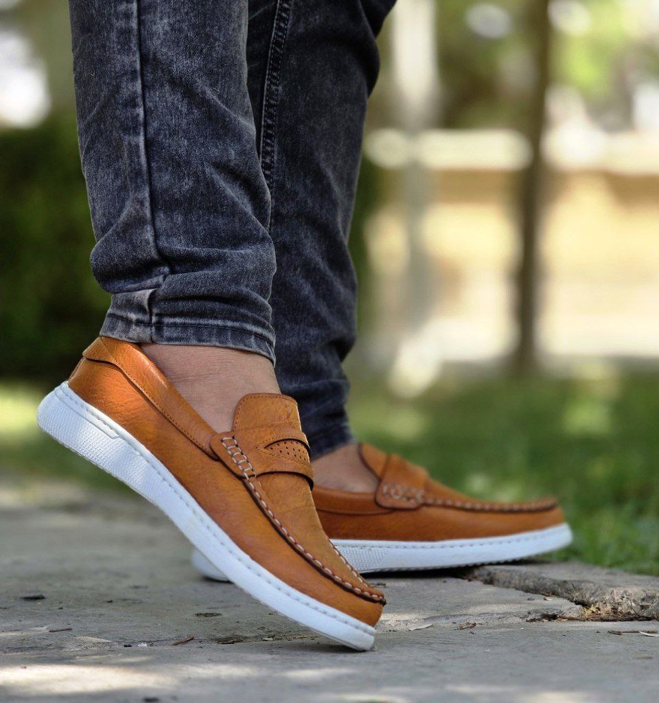 تخفیف هیجان انگیز کفش  کالج مردانه پسرانه فوق العاده جذاب و بادوام رنگ قهوه ای روشن باارسال رایگان