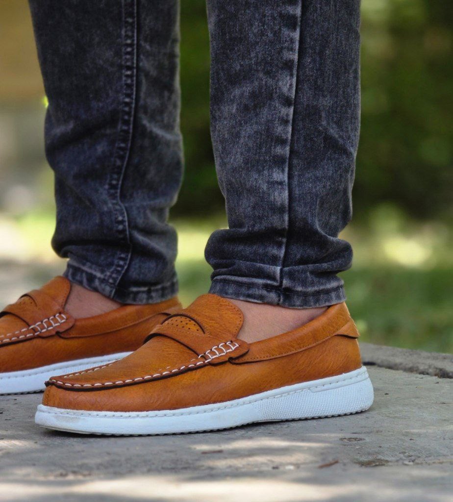 تخفیف هیجان انگیز کفش  کالج مردانه پسرانه فوق العاده جذاب و بادوام رنگ قهوه ای روشن باارسال رایگان