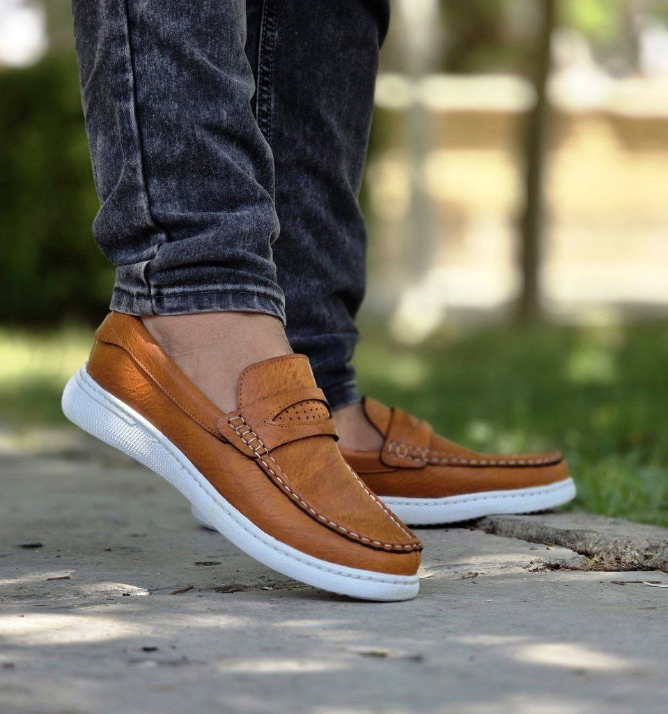 تخفیف هیجان انگیز کفش  کالج مردانه پسرانه فوق العاده جذاب و بادوام رنگ قهوه ای روشن باارسال رایگان