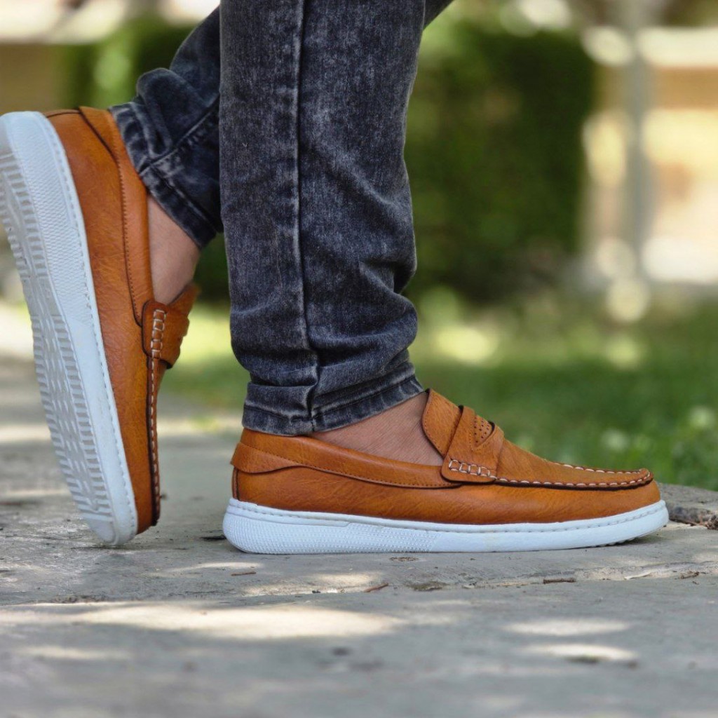 تخفیف هیجان انگیز کفش  کالج مردانه پسرانه فوق العاده جذاب و بادوام رنگ قهوه ای روشن باارسال رایگان