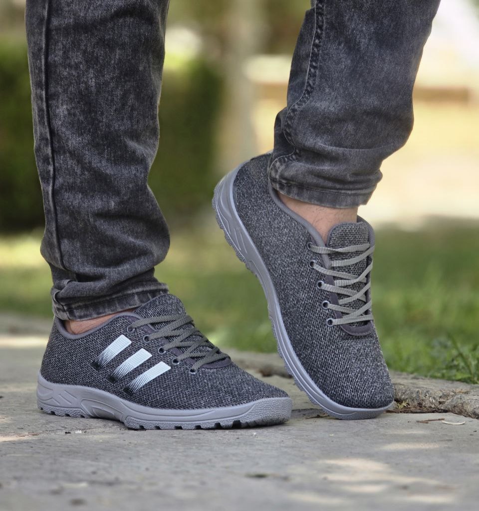 فروش ویژه کفش  مردانه  پسرانه مدل  ادیداس شیک و جدید رنگ طوسی مشکی  باارسال رایگان