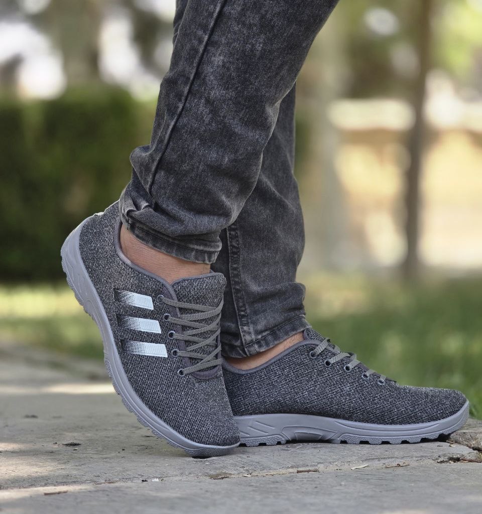 فروش ویژه کفش  مردانه  پسرانه مدل  ادیداس شیک و جدید رنگ طوسی مشکی  باارسال رایگان