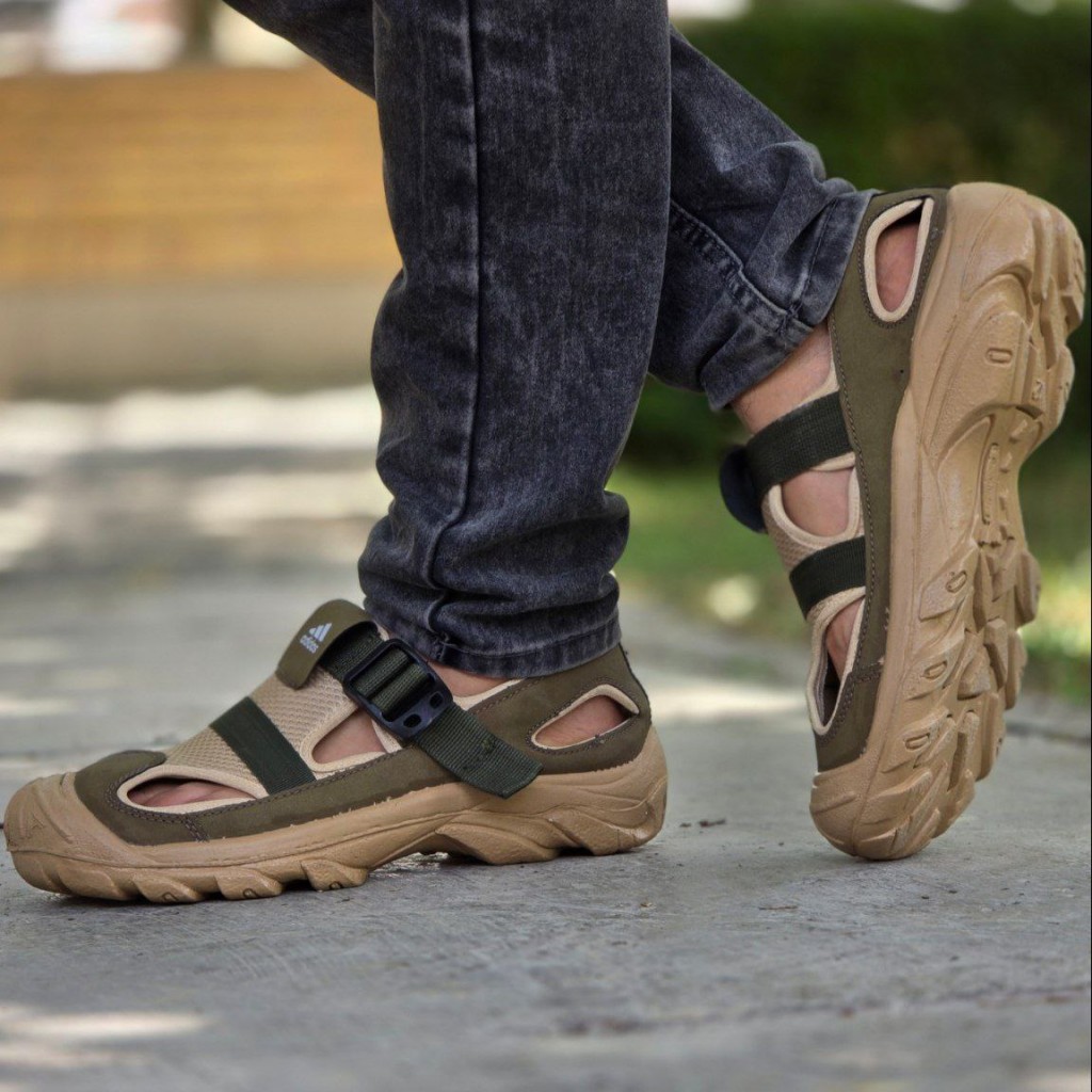 حرااااج هیجان انگیز کفش تابستانه مردانه جذاب و ساده  رنگ مشکی با ارسال رایگان