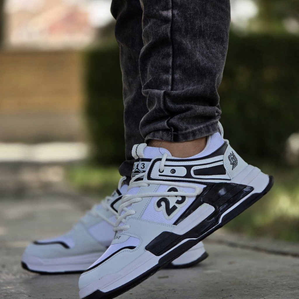 تخفیف هیجان انگیز  کفش اسپرت مردانه و پسرانه مدل جردن 25 رنگ سفید طوسی فوق العاده جذاب با ارسال رایگان