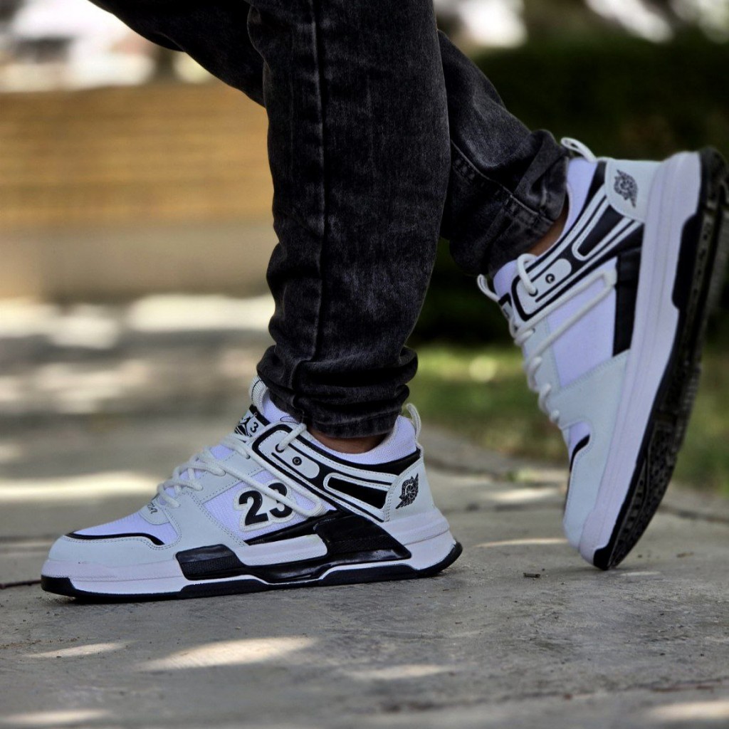 تخفیف هیجان انگیز  کفش اسپرت مردانه و پسرانه مدل جردن 25 رنگ سفید طوسی فوق العاده جذاب با ارسال رایگان