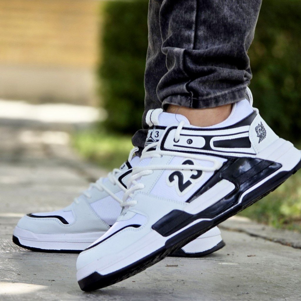 تخفیف هیجان انگیز  کفش اسپرت مردانه و پسرانه مدل جردن 25 رنگ سفید طوسی فوق العاده جذاب با ارسال رایگان