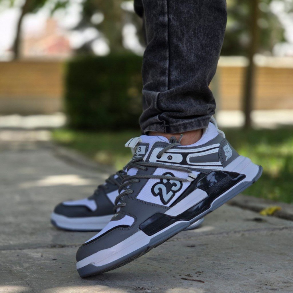 تخفیف استثنایی  کفش اسپرت مردانه و پسرانه مدل جردن 23 رنگ سفید مشکی جذاب با ارسال رایگان