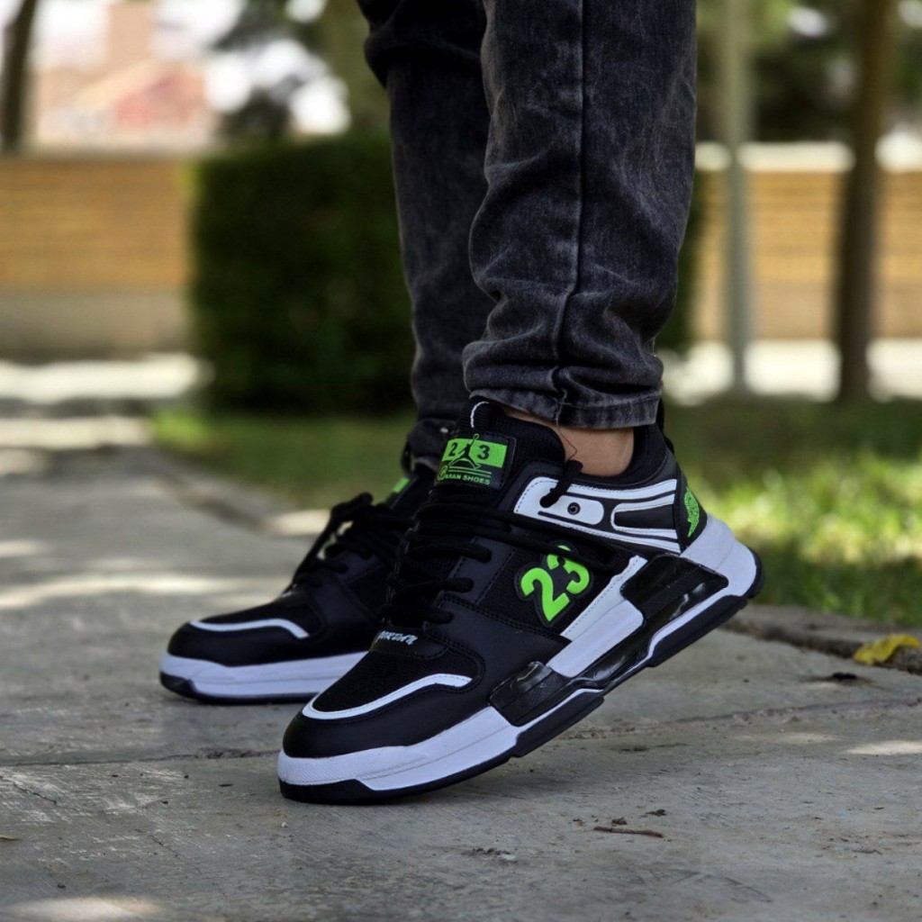 حراج فوق العاده   کفش اسپرت مردانه و پسرانه مدل جردن 23 رنگ سفید طوسی  با ارسال رایگان