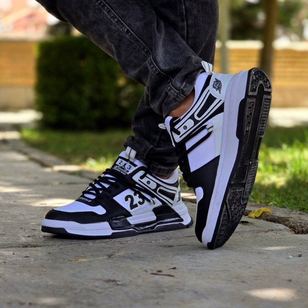 تخفیف استثنایی  کفش اسپرت مردانه و پسرانه مدل جردن 23 رنگ سفید  زیره مشکی جذاب با ارسال رایگان