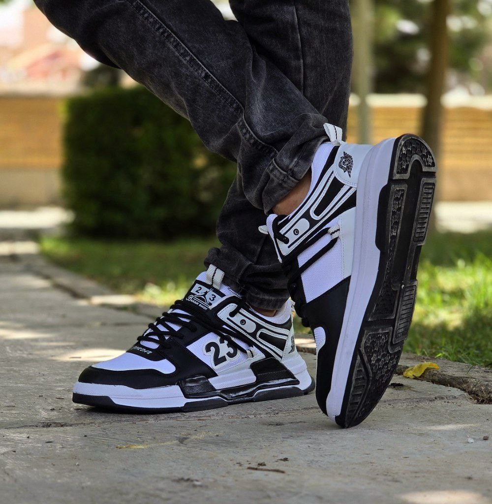 تخفیف استثنایی  کفش اسپرت مردانه و پسرانه مدل جردن 23 رنگ سفید  زیره مشکی جذاب با ارسال رایگان