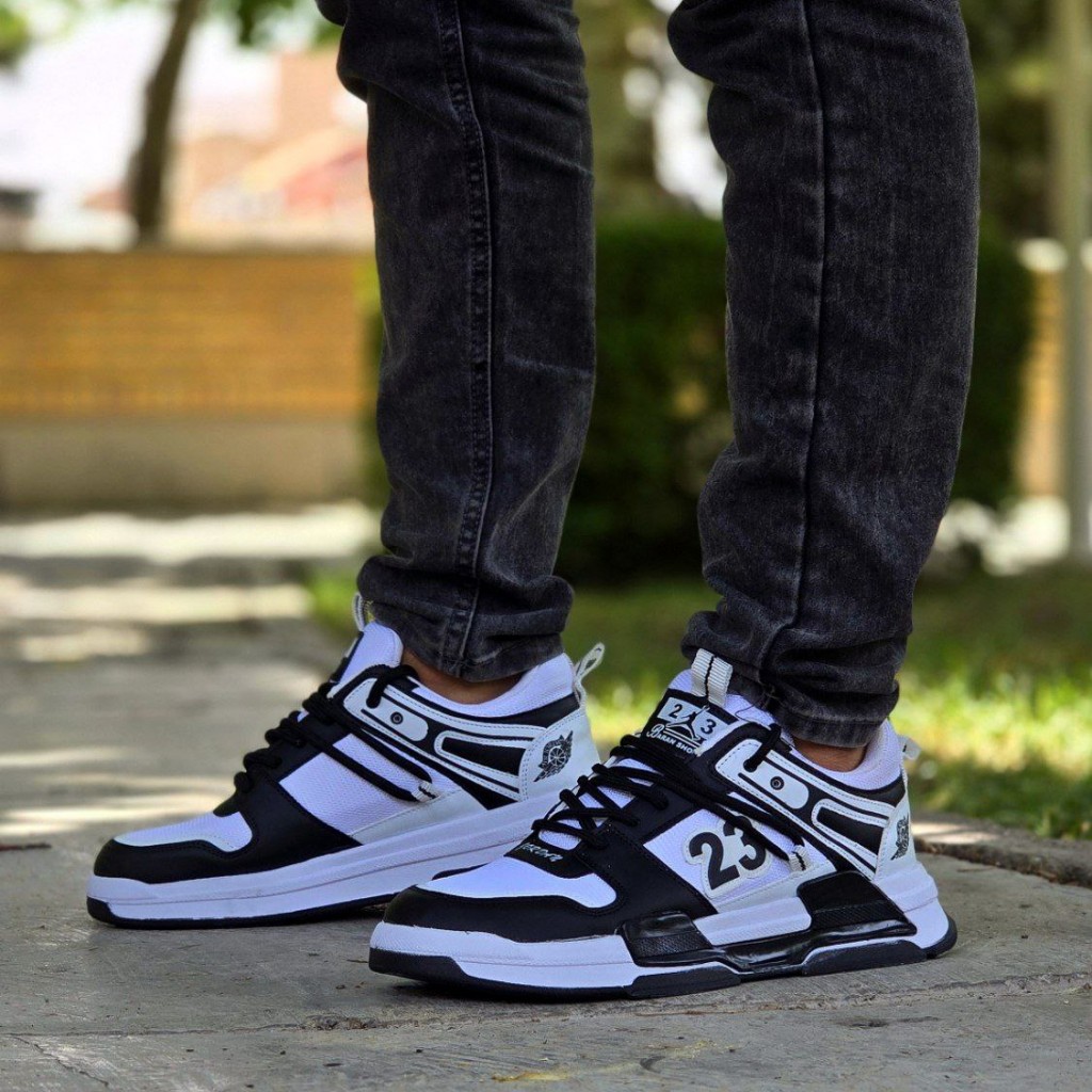 تخفیف استثنایی  کفش اسپرت مردانه و پسرانه مدل جردن 23 رنگ سفید  زیره مشکی جذاب با ارسال رایگان