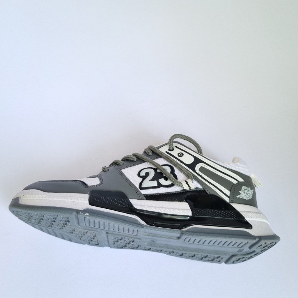 حراج عالی  کفش اسپرت مردانه و پسرانه مدل جردن 23 زیبا و راحت رنگ مشکی سفید نارنجی  با ارسال رایگان