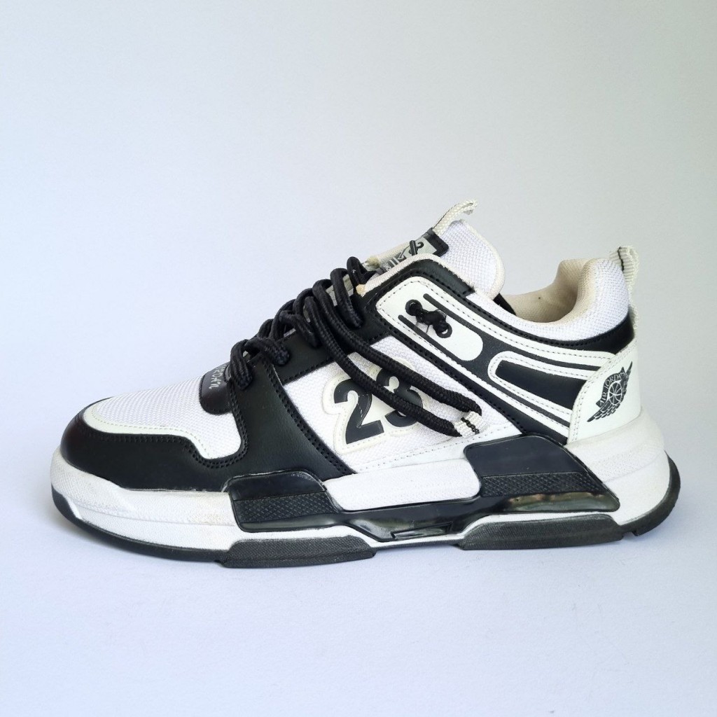 فروش جدید  کفش اسپرت مردانه و پسرانه مدل جردن 23  نرم و مقاوم رنگ طوسی سفید مشکی  با ارسال رایگان